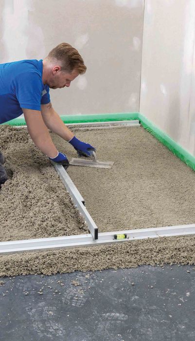 Schritt3 Die Oberfläche Leicht Mit Glättschwert Oder Kelle Abklopfen